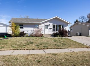 1804 6th Ave NW, Mandan, ND 58554