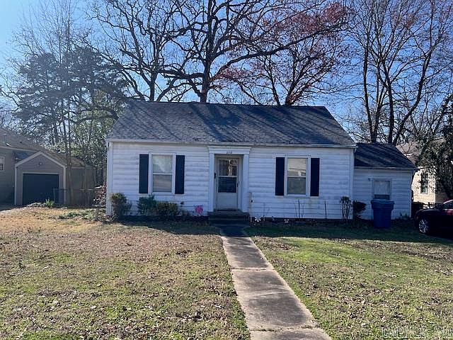 1st image of 2318 N McKinley St