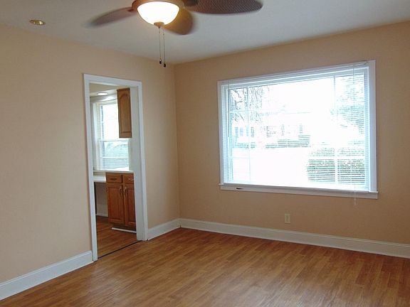 16x12 Living/Dining Area.