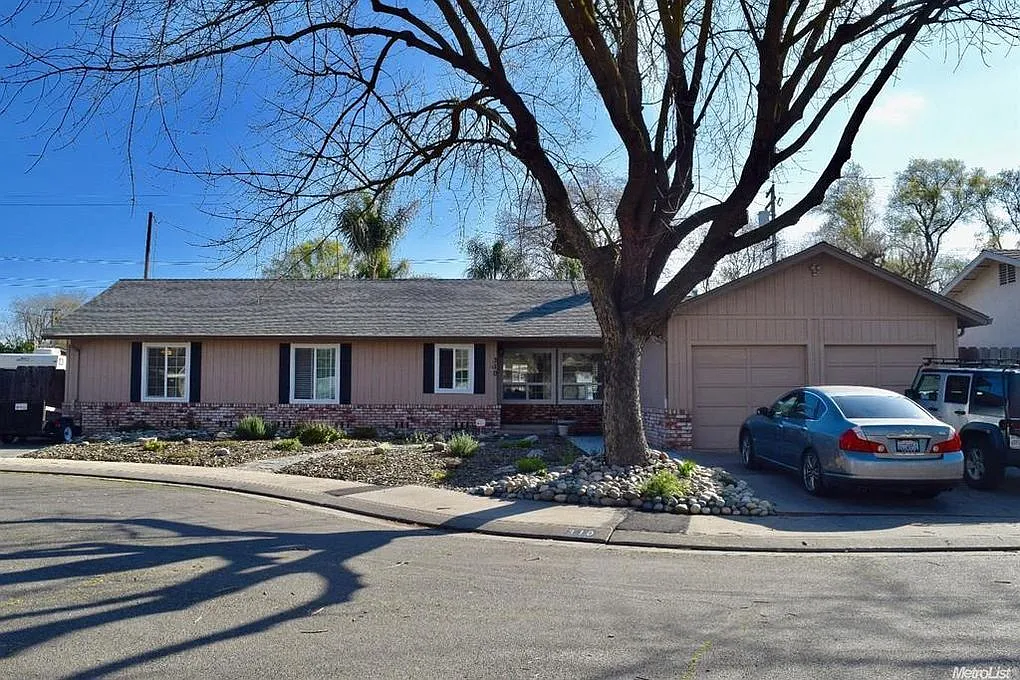 310 Elise Ct photo 1