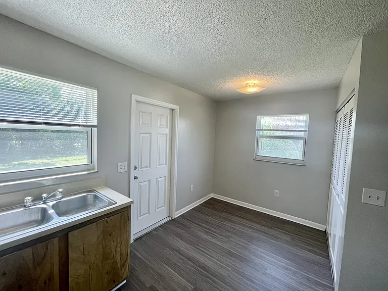 544 SW 35th St — Photo 15