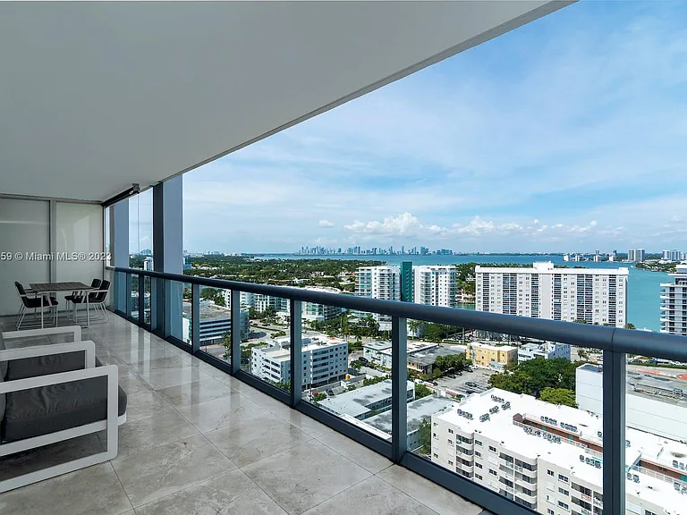 Collins Ave — Photo 12