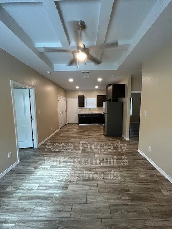3 bed, 2.0 bath, 1008 sqft, $1,000 — Photo 3