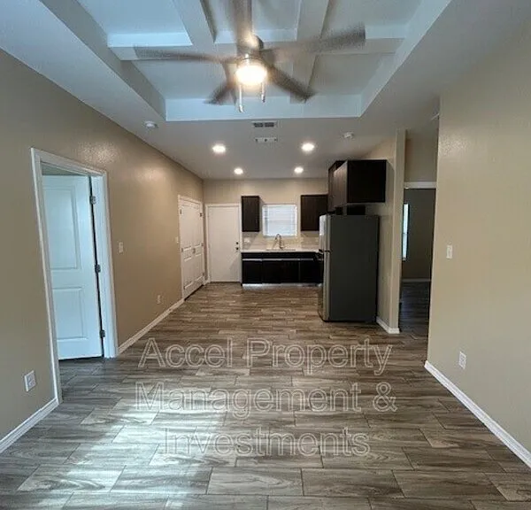 1008 W La Pointe Ave #3 — Photo 3
