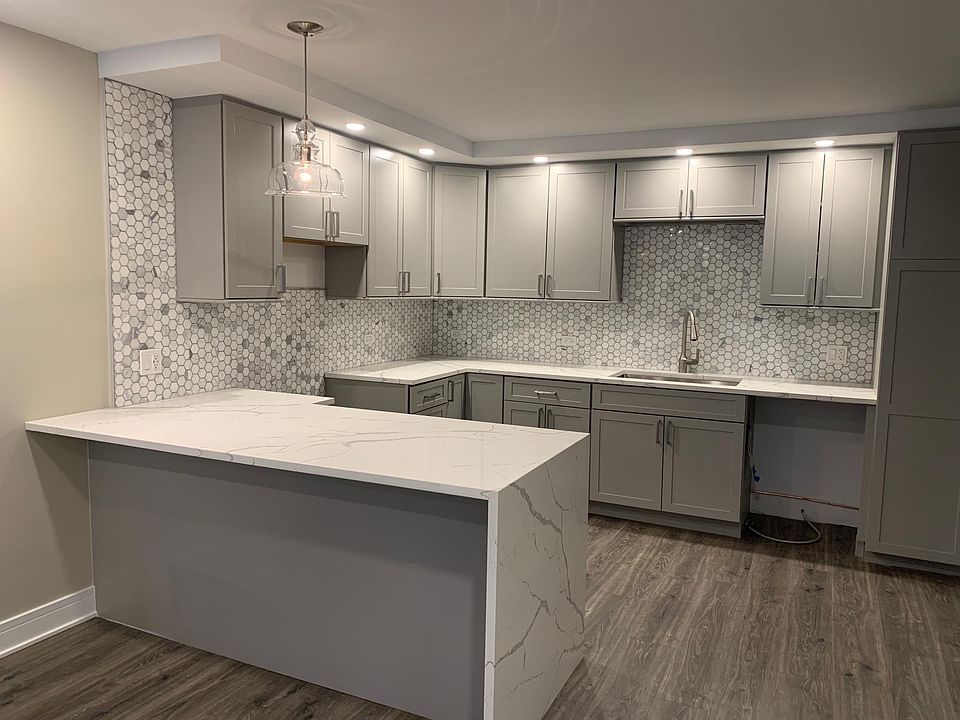 1st image of 550 Sheridan Sq APT 2C