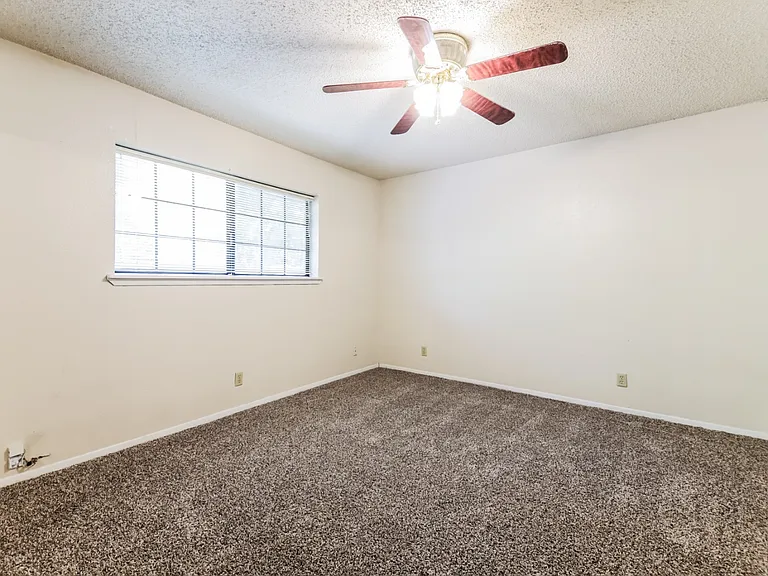808-806 W Belden St #808 — Photo 15