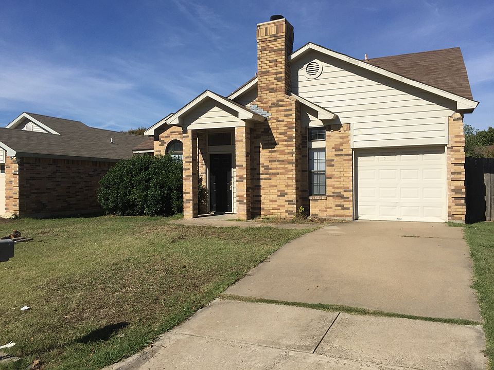 1st image of 211 Cutting Horse Ln