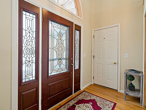 3rd image of 3690 Commonwealth Rd