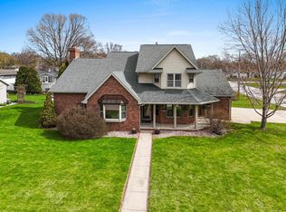 1310 Finch Ln, Green Bay, WI 54313