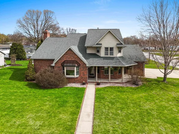 1310 Finch Ln, Green Bay, WI 54313