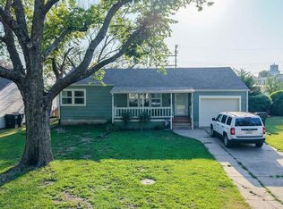 215 Spruce St, Halstead, KS 67056
