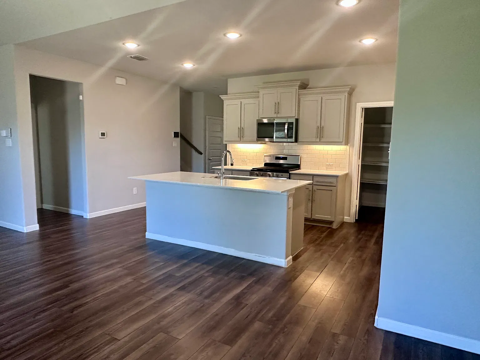 132 Chase Creek Dr — Photo 1