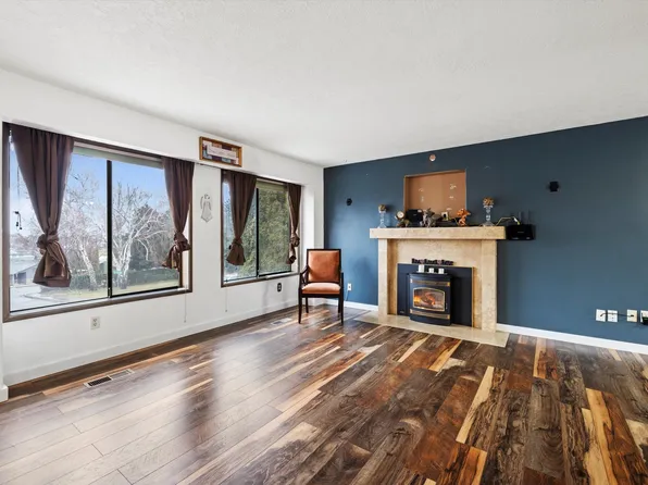 1049 W 14th Ave, Kennewick, WA 99337