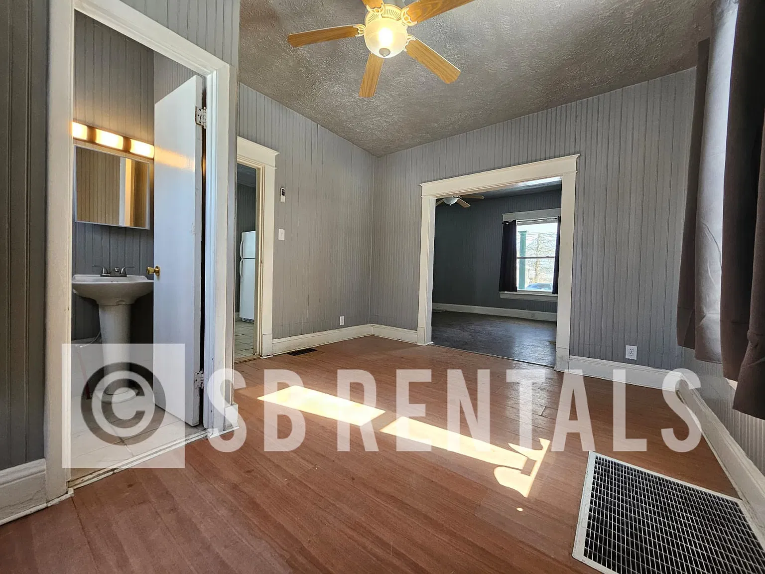 3 bed, 1.5 bath, 1560 sqft, $1,200 — Photo 3