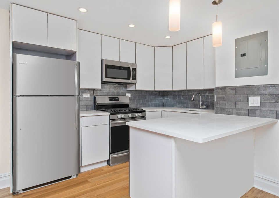 1st image of 13240 Sanford Ave APT 6R