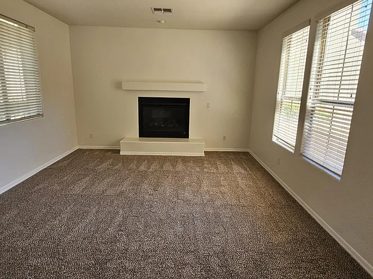 3989 E Hummingbird Ln — Photo 3