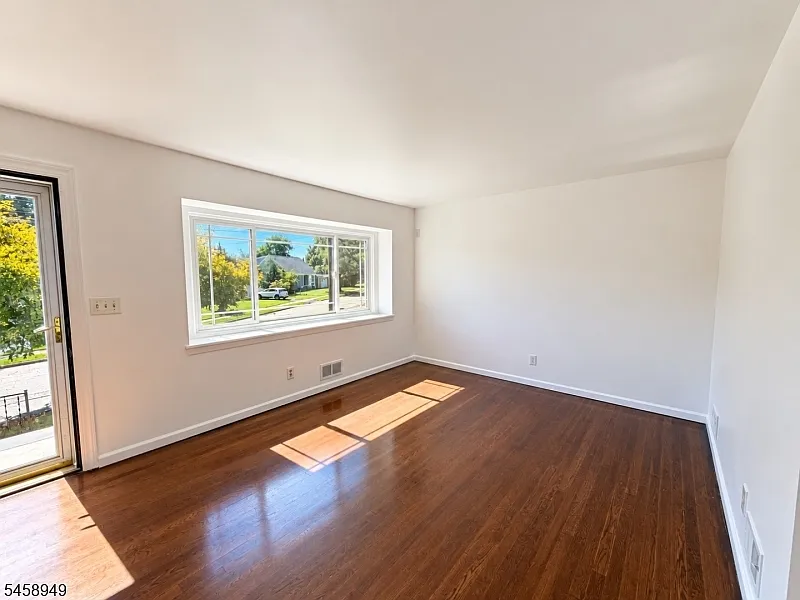 4 bed, 2.0 bath, $4,200 — Photo 2