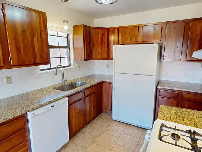1460 Lindberg Ave — Photo 14