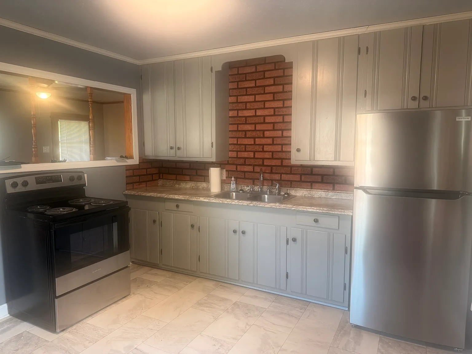 3 bed, 1000 sqft, $1,100 — Photo 3