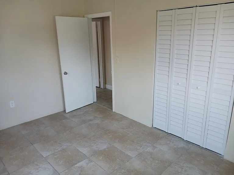 560 NE 143rd St — Photo 23