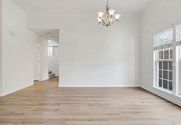 4th image of 1025 Notting Hill Dr