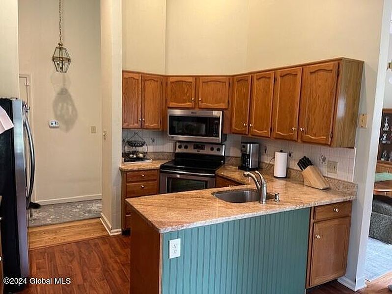 4th image of 14 Ridgefield Drive