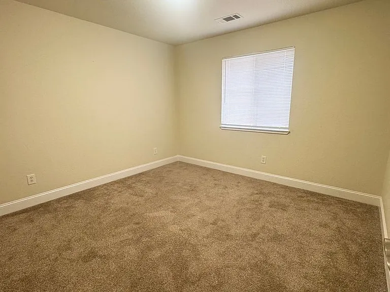 1040 Michael Ln — Photo 10