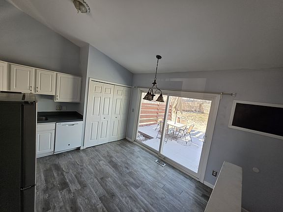 3rd image of 2063 Champagne Dr