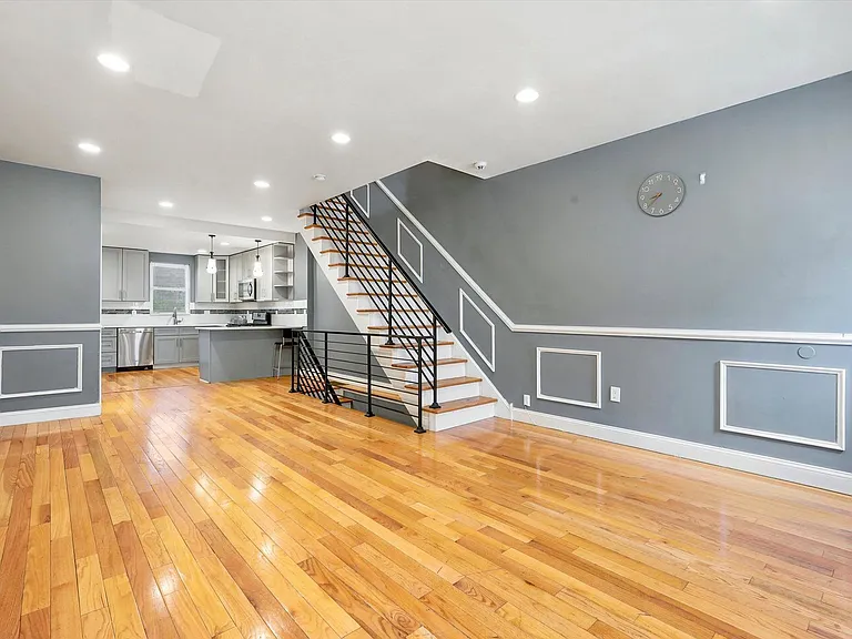 2504 Manton St — Photo 8