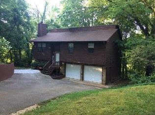 945 Wildwood Garden Dr, Knoxville, TN 37920