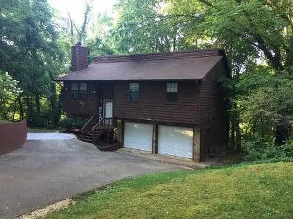 945 Wildwood Garden Dr, Knoxville, TN 37920
