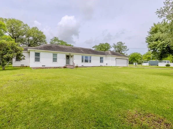 1520 North Dr, Bay City, TX 77414
