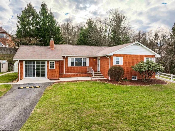 129 Lexington Ave, Westover, WV 26501