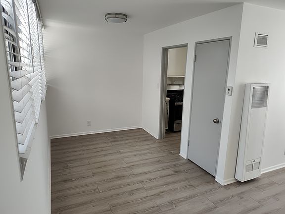 Entry/Dining area