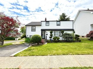 44 Leonhardt Ct, Saddle Brook, NJ