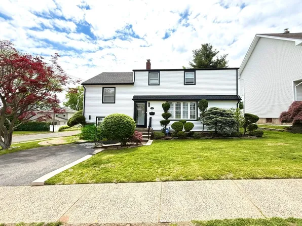 44 Leonhardt Ct, Saddle Brook, NJ 07663