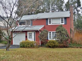 43 Stuart St, Waldwick, NJ 07463