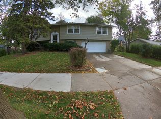 2203 Birch Ln, Rolling Meadows, IL 60008
