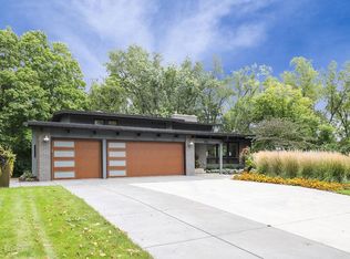 230 Yosemite Cir N, Minneapolis, MN 55422