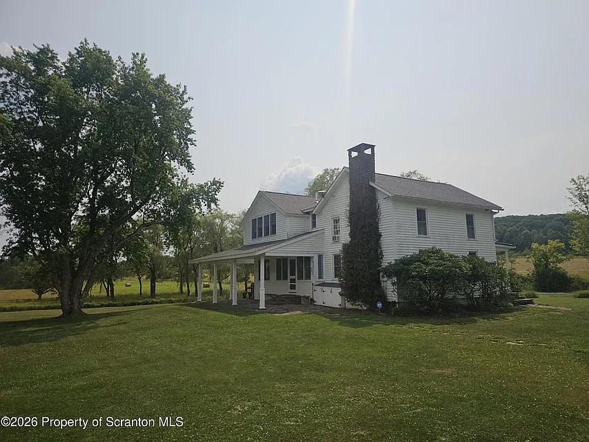 4 bed, 2200 sqft, $3,800 — Photo 2