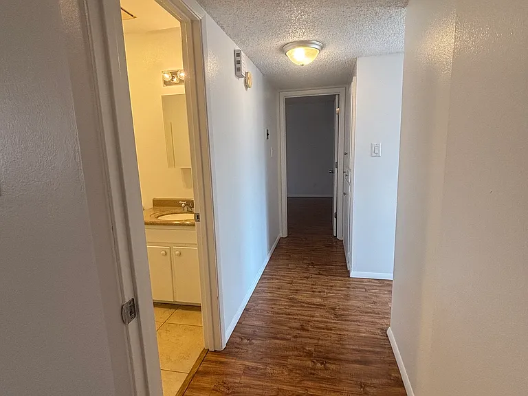 9021 Candelaria Rd NE #A — Photo 14