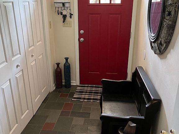 5th image of 7 Evergreen Ln