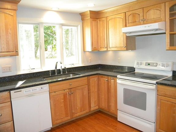 4th image of 4 Orchard Dr