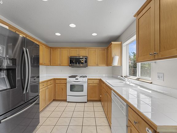 5th image of 16949 SW 125th Pl