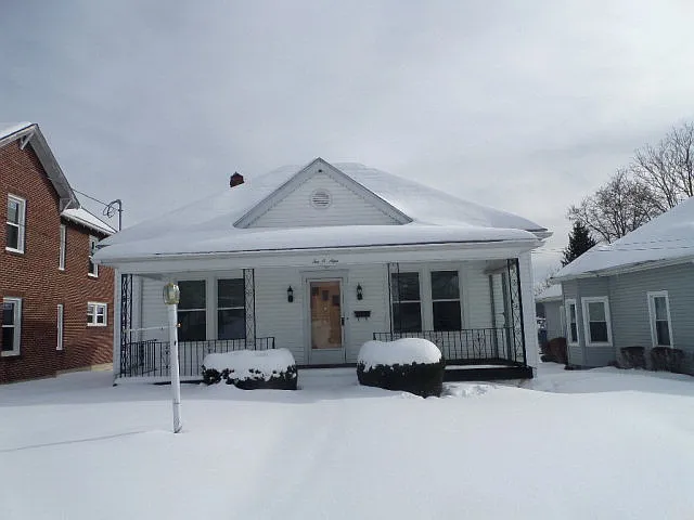 1009 N Walker St photo 1