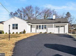 20 Roxboro Rd, Lawrence Township, NJ 08648