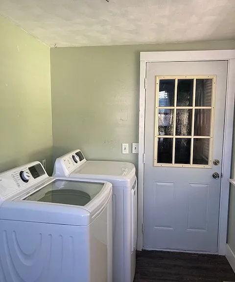 555 Elliott Ave — Photo 4