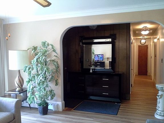 3rd image of 21 Oak Dr