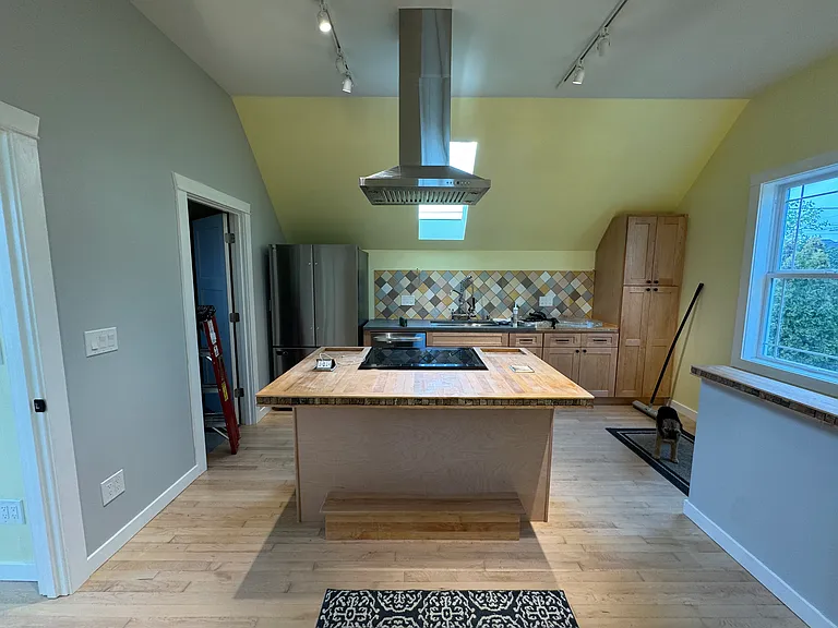 living room/kitchen