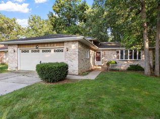 2115 Hidden Valley Dr, Crown Point, IN 46307